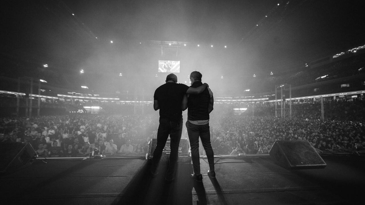 Zezé Di Camargo e Luciano fazem apresentação memorável em BH
