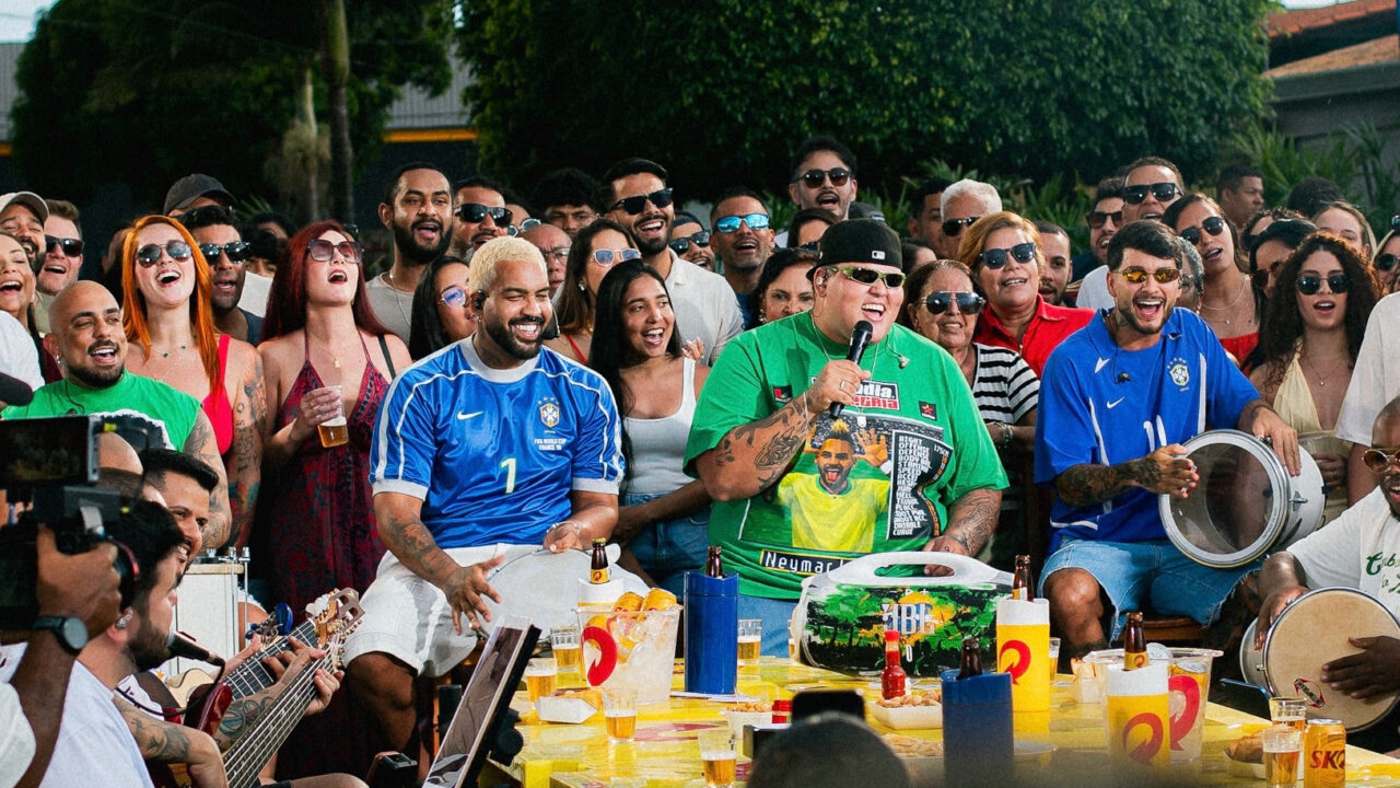 Você e seus amigos podem ganhar um pocket show do Menos é Mais! Grupo lança campanha nacional inspirada na Copa